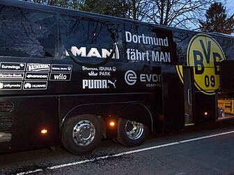 Borussia Dortmund team bus att...